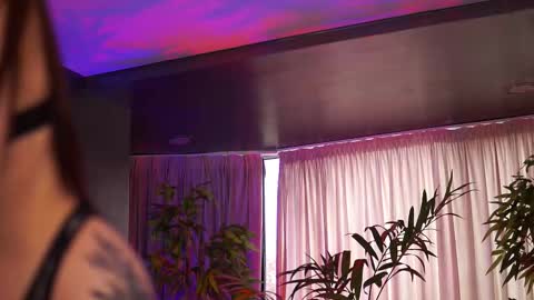 Anais online show from November 28, 9:23 am