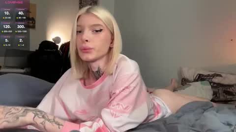 hotchubently online show from October 1, 8:42 am