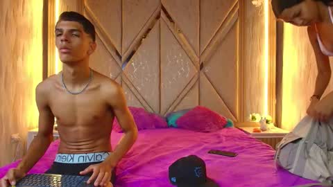 hotcouple_222 online show from November 19, 7:30 am