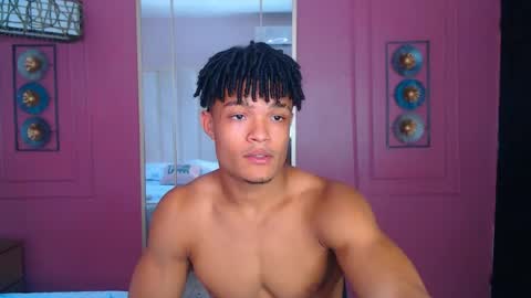 Snapshot of hotcrew_ chatting on May 28, 7:33 pm Hussain aaron and Ekko online show from May 28, 7:33 pm