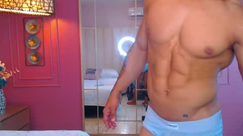 Snapshot of hotcrew_ chatting on June 2, 8:11 pm Hussain aaron and Ekko online show from June 2, 8:11 pm