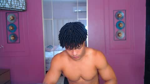 Snapshot of hotcrew_ chatting on June 4, 7:42 pm Hussain aaron and Ekko online show from June 4, 7:42 pm