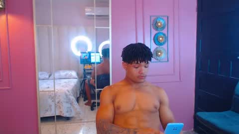 Snapshot of hotcrew_ chatting on June 11, 7:34 pm Hussain aaron and Ekko online show from June 11, 7:34 pm
