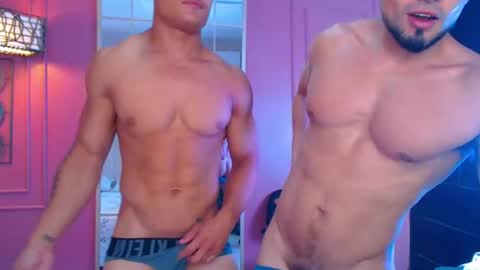 Snapshot of hotcrew_ chatting on June 12, 7:57 pm Hussain aaron and Ekko online show from June 12, 7:57 pm