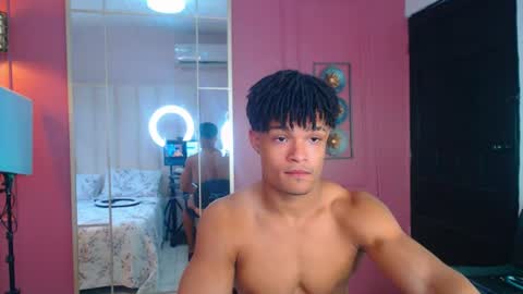 Snapshot of hotcrew_ chatting on June 17, 6:53 pm Hussain aaron and Ekko online show from June 17, 6:53 pm