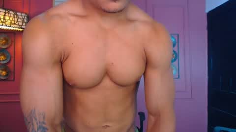 Snapshot of hotcrew_ chatting on June 24, 7:35 pm Hussain aaron and Ekko online show from June 24, 7:35 pm