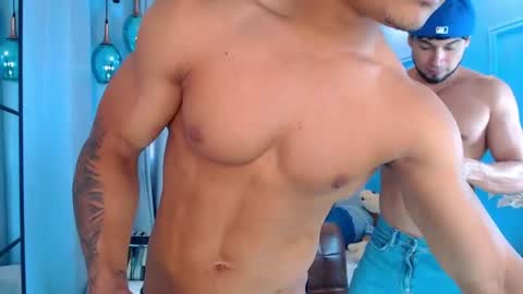 Snapshot of hotcrew_ chatting on June 27, 1:50 pm Hussain aaron and Ekko online show from June 27, 1:50 pm