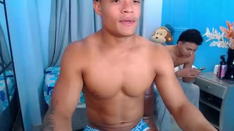 Snapshot of hotcrew_ chatting on July 9, 11:53 pm Hussain aaron and Ekko online show from July 9, 11:53 pm