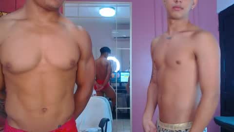 Snapshot of hotcrew_ chatting on July 18, 1:37 pm Hussain aaron and Ekko online show from July 18, 1:37 pm