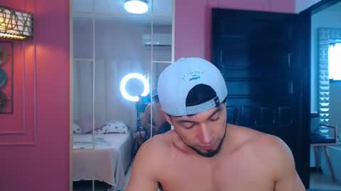 Snapshot of hotcrew_ chatting on July 20, 1:57 pm Hussain aaron and Ekko online show from July 20, 1:57 pm