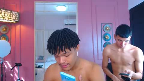 Snapshot of hotcrew_ chatting on July 25, 1:41 pm Hussain aaron and Ekko online show from July 25, 1:41 pm