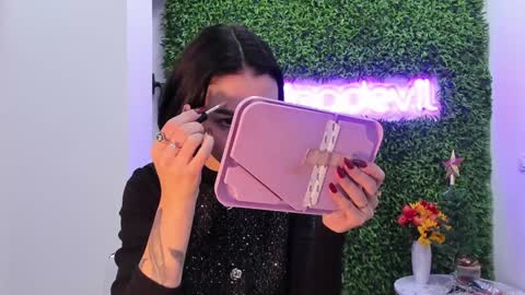 hotfallingdevil online show from December 1, 5:56 am