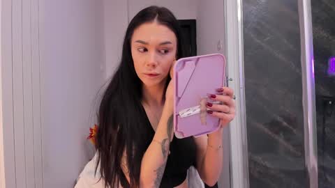 hotfallingdevil online show from February 12, 5:24 am