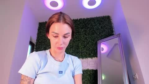 hotfallingdevil online show from June 6, 5:23 am