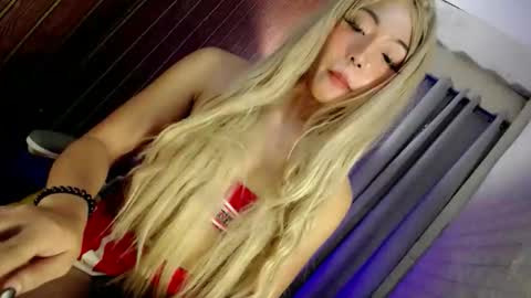 Snapshot of hotfucking_queen1111 chatting on May 24, 7:57 am hotfucking_queen1111 online show from May 24, 7:57 am