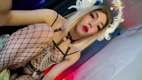 Snapshot of hotfucking_queen1111 chatting on June 17, 6:16 am hotfucking_queen1111 online show from June 17, 6:16 am