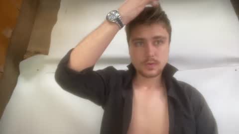 Snapshot of hotgentleman_3003 chatting on July 9, 7:45 am William online show from July 9, 7:45 am
