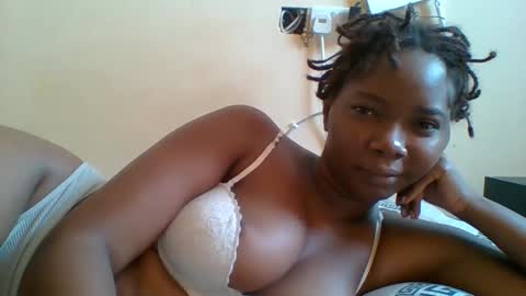 Snapshot of hotgodees chatting on February 28, 8:15 am Queen online show from February 28, 8:15 am