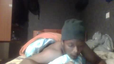 Snapshot of hotguyy001 chatting on February 18, 5:20 am hotguyy001 online show from February 18, 5:20 am