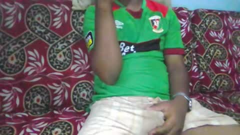 Snapshot of hotguyy001 chatting on March 17, 2:27 am hotguyy001 online show from March 17, 2:27 am