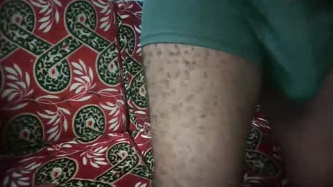 Snapshot of hotguyy001 chatting on March 22, 6:39 am hotguyy001 online show from March 22, 6:39 am