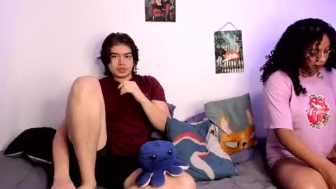 Snapshot of hothoneychile chatting on June 26, 4:17 am Sam and Nico online show from June 26, 4:17 am