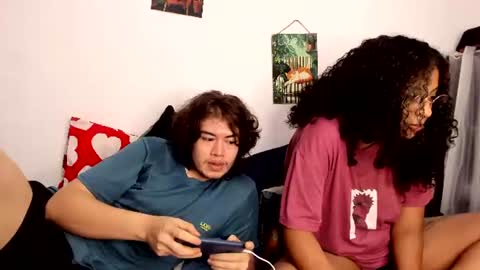 Snapshot of hothoneychile chatting on July 23, 4:21 am Sam and Nico online show from July 23, 4:21 am
