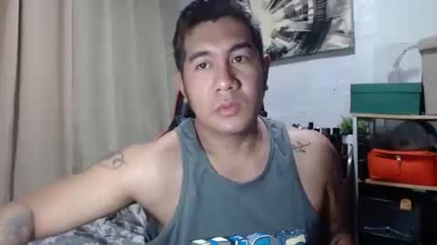 Snapshot of hothunkybear23 chatting on December 16, 2:27 am Khel online show from December 16, 2:27 am