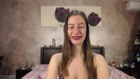 Snapshot of hotilia18 chatting on December 13, 7:53 pm Lia online show from December 13, 7:53 pm