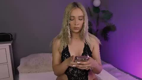 Snapshot of hotjessxx chatting on June 12, 5:39 am Maria online show from June 12, 5:39 am
