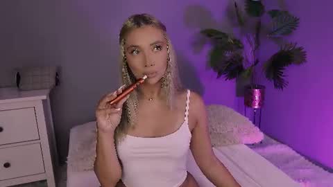 Snapshot of hotjessxx chatting on June 15, 4:47 am Maria online show from June 15, 4:47 am