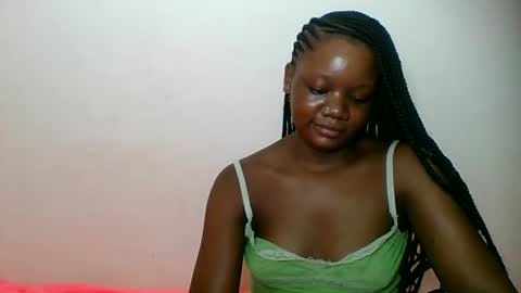 Snapshot of hotjeylee chatting on May 5, 9:23 pm LOYCE online show from May 5, 9:23 pm