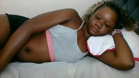 Snapshot of hotjeylee chatting on May 31, 1:03 am LOYCE online show from May 31, 1:03 am