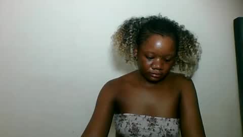 Snapshot of hotjeylee chatting on June 8, 1:28 am LOYCE online show from June 8, 1:28 am