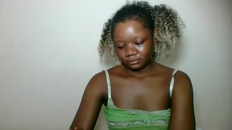Snapshot of hotjeylee chatting on June 8, 11:38 pm LOYCE online show from June 8, 11:38 pm