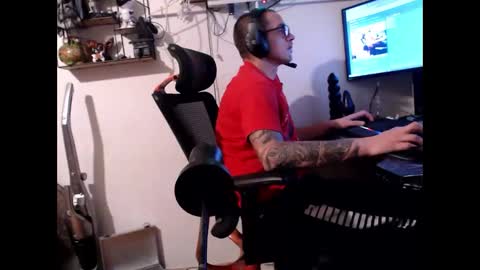 Snapshot of hotkinkytat chatting on December 3, 2:03 am hotkinkytat online show from December 3, 2:03 am