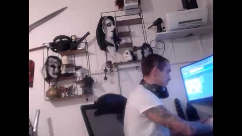 Snapshot of hotkinkytat chatting on February 18, 11:19 pm hotkinkytat online show from February 18, 11:19 pm