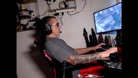 Snapshot of hotkinkytat chatting on November 12, 12:49 pm hotkinkytat online show from November 12, 12:49 pm