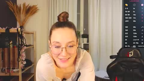 Snapshot of hotlaracroft chatting on November 11, 6:30 pm Allison online show from November 11, 6:30 pm