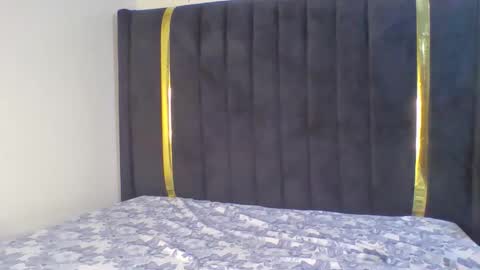 Snapshot of hotleen997564 chatting on February 10, 8:29 am hotleen997564 online show from February 10, 8:29 am