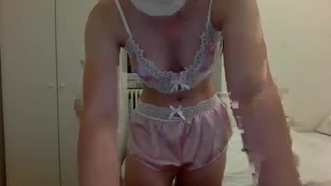 Snapshot of hotluna12 chatting on June 15, 11:34 am hotluna12 online show from June 15, 11:34 am