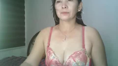 Snapshot of hotmamajen4u chatting on May 11, 12:22 pm hotmamajen4u online show from May 11, 12:22 pm