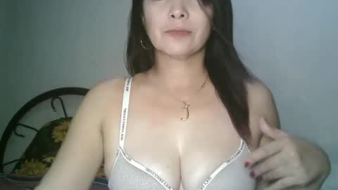 Snapshot of hotmamajen4u chatting on May 14, 1:23 am hotmamajen4u online show from May 14, 1:23 am
