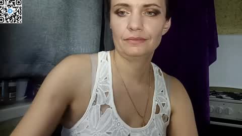 hotmamaqueen234 online show from May 9, 1:33 am
