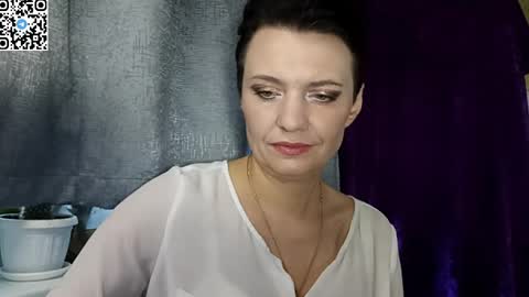 hotmamaqueen234 online show from May 11, 2:45 pm