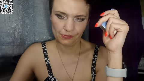 hotmamaqueen234 online show from May 20, 9:21 pm