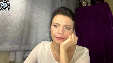 hotmamaqueen234 online show from May 25, 9:10 pm
