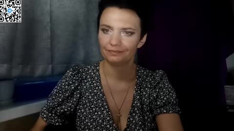 hotmamaqueen234 online show from June 8, 1:28 am