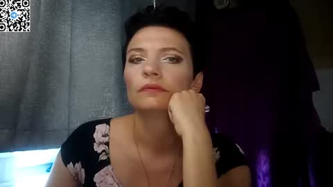 hotmamaqueen234 online show from June 11, 10:46 am