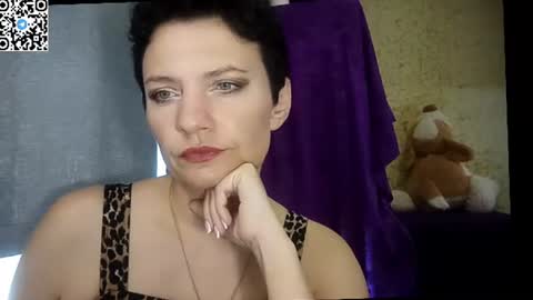 hotmamaqueen234 online show from June 15, 7:21 am